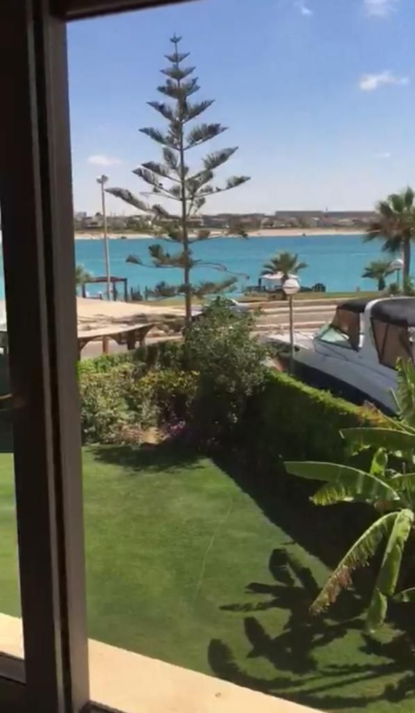 فيلا الايجار بفرش راقي جدا وحمام سباحة خاص اول صف بحيره لتالت صف بحر بلسان الوزراء 