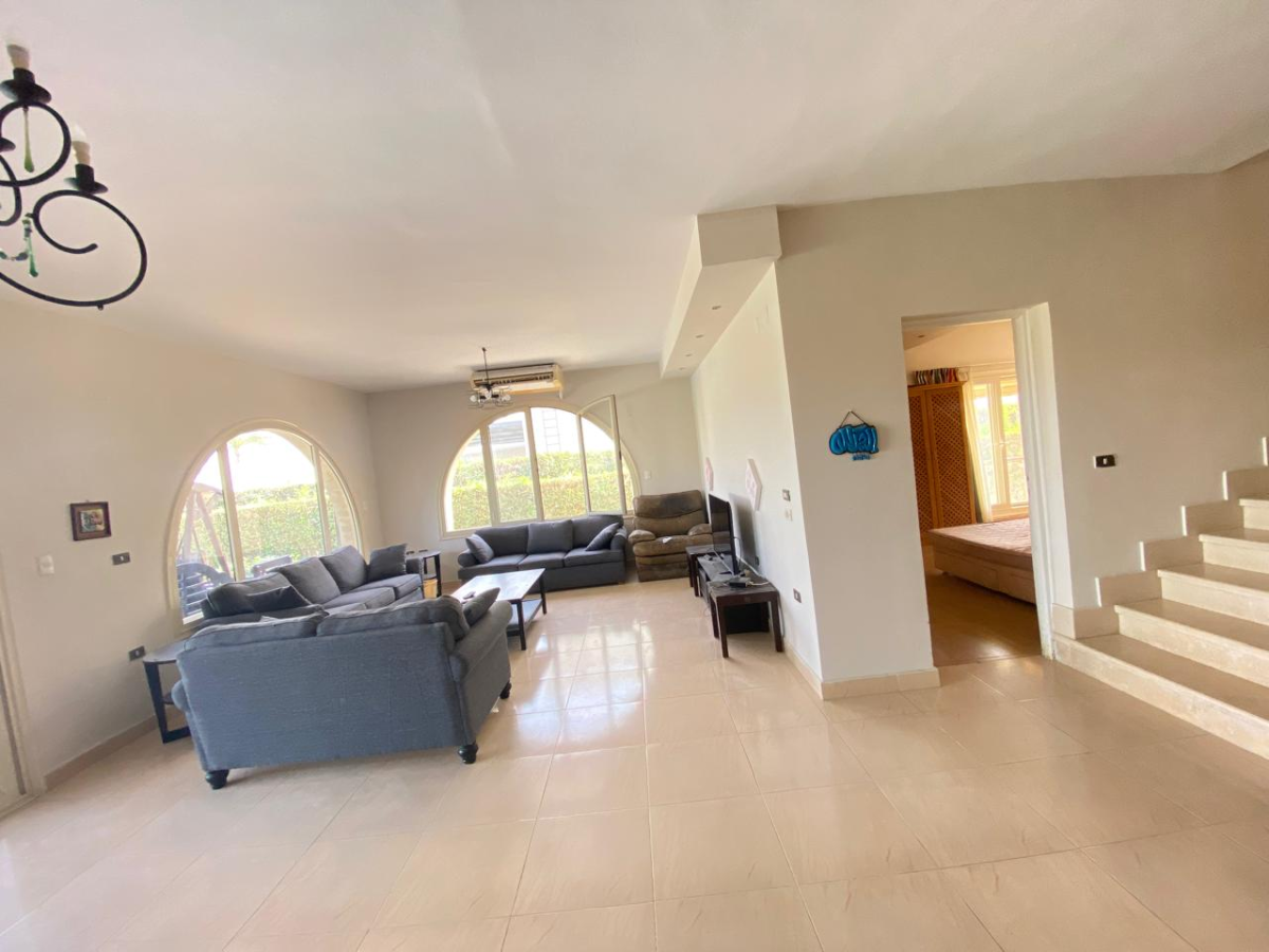 فيلا للايجار بمارينا 6 حمام سباحه تشطيب وفرش راقي