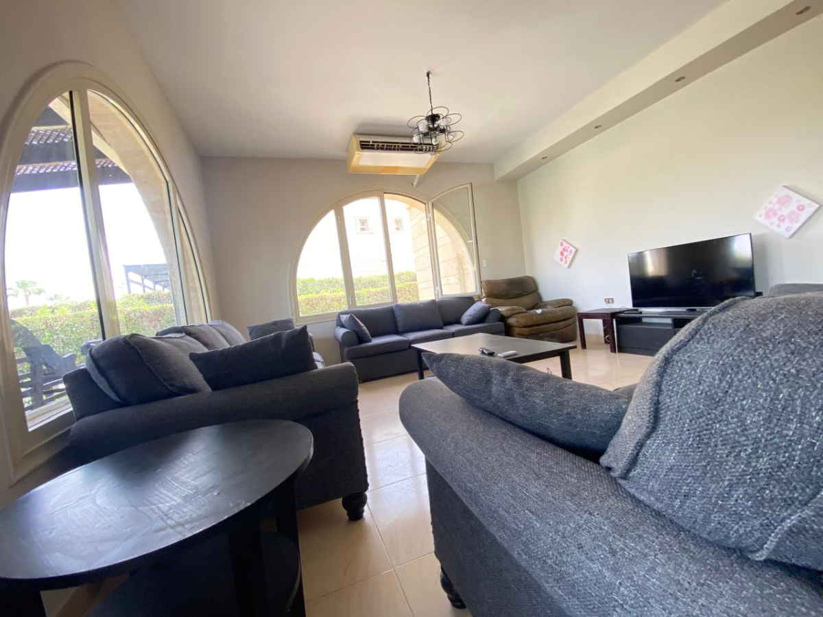 فيلا للايجار بمارينا 6 حمام سباحه تشطيب وفرش راقي