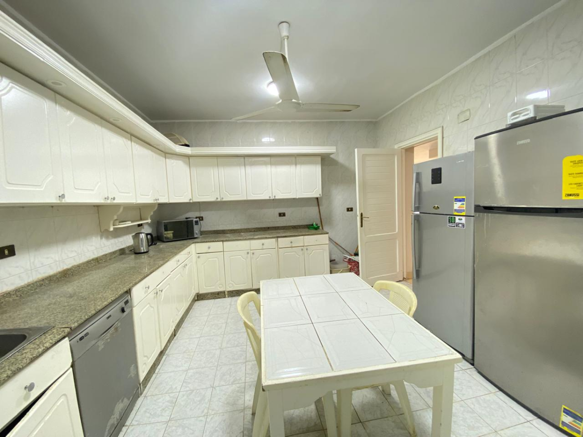 فيلا للايجار بمارينا 6 حمام سباحه تشطيب وفرش راقي