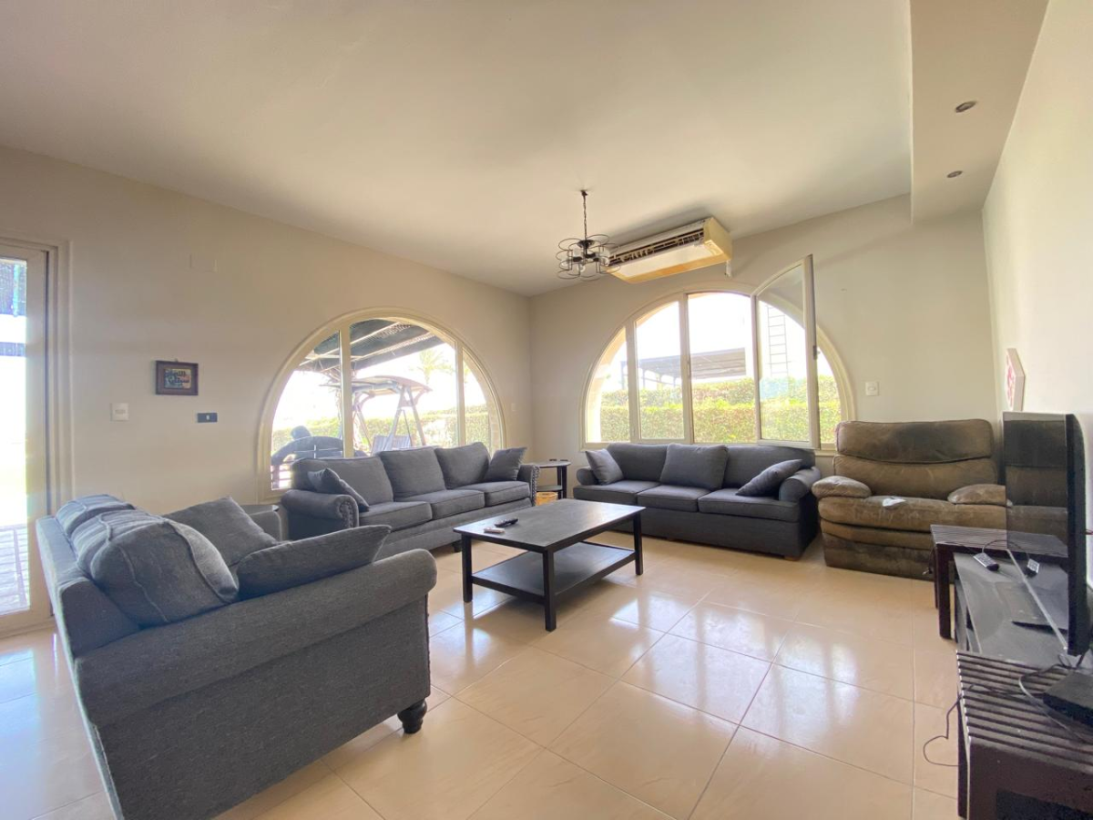 فيلا للايجار بمارينا 6 حمام سباحه تشطيب وفرش راقي