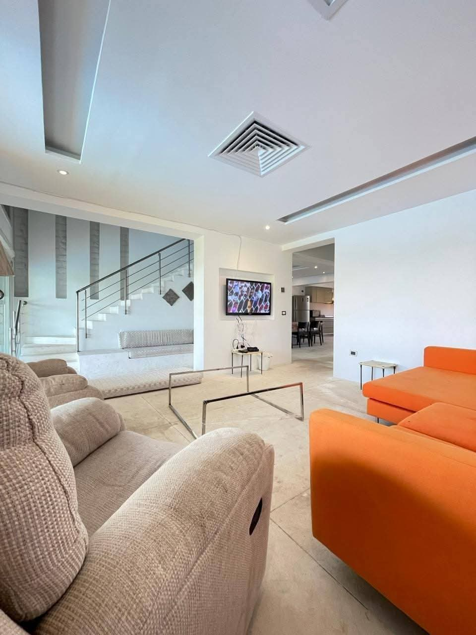 فيلا الايجار اول صف بحيره وحمام سباحه خاص بفرش راقي 5 نــــــــــوم 