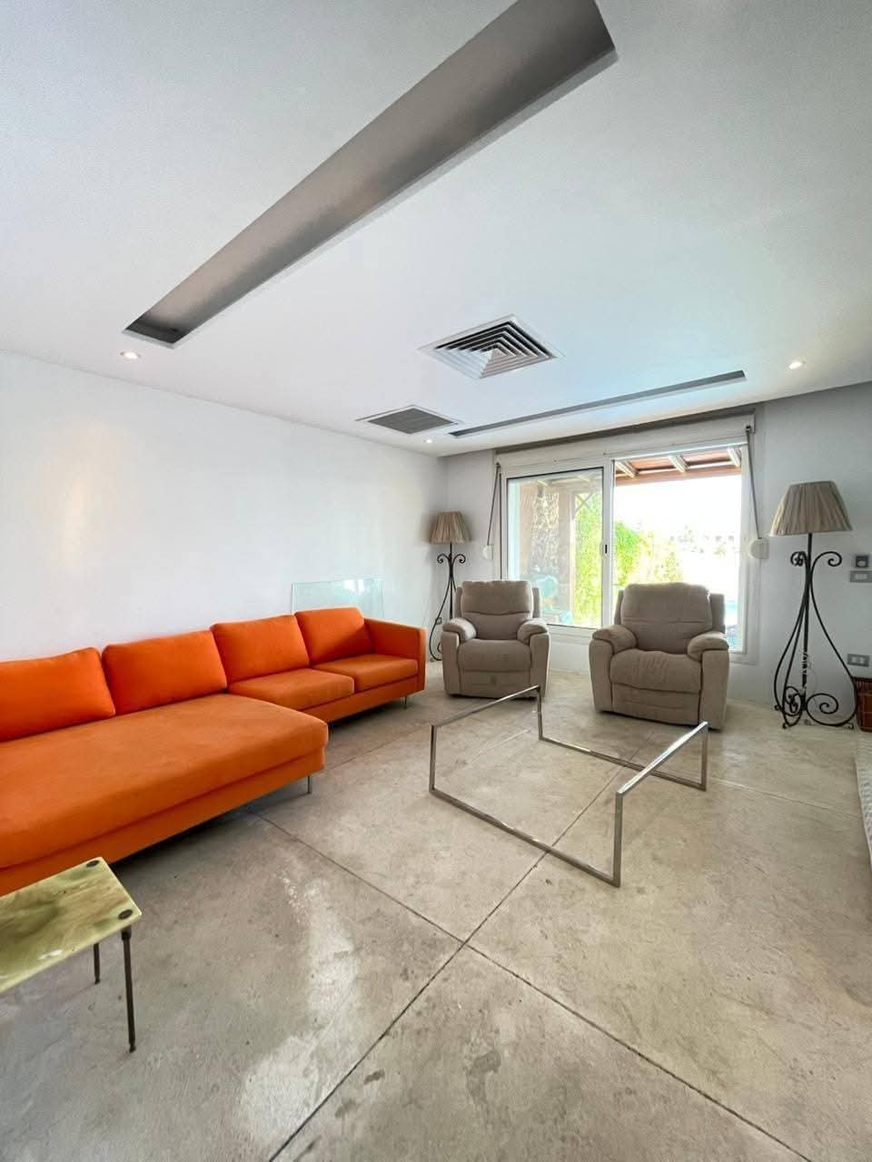 فيلا الايجار اول صف بحيره وحمام سباحه خاص بفرش راقي 5 نــــــــــوم 