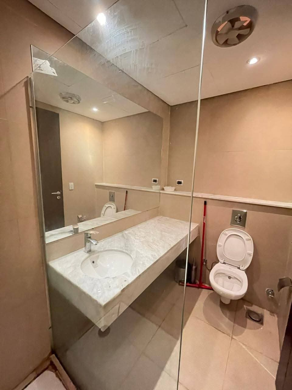 فيلا الايجار اول صف بحيره وحمام سباحه خاص بفرش راقي 5 نــــــــــوم 