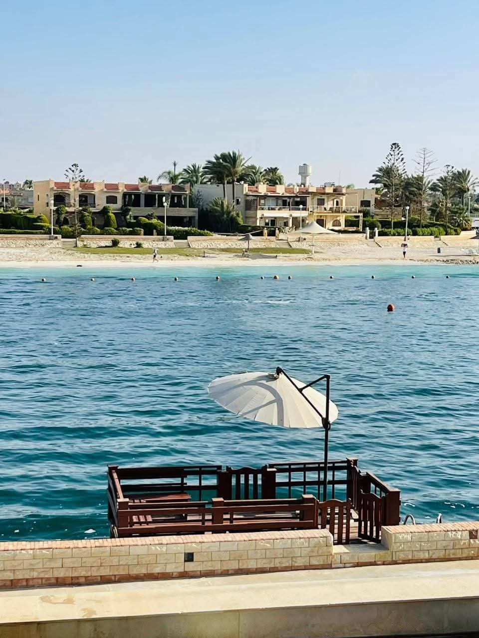 فيلا الايجار اول صف بحيره وحمام سباحه خاص بفرش راقي 5 نــــــــــوم 