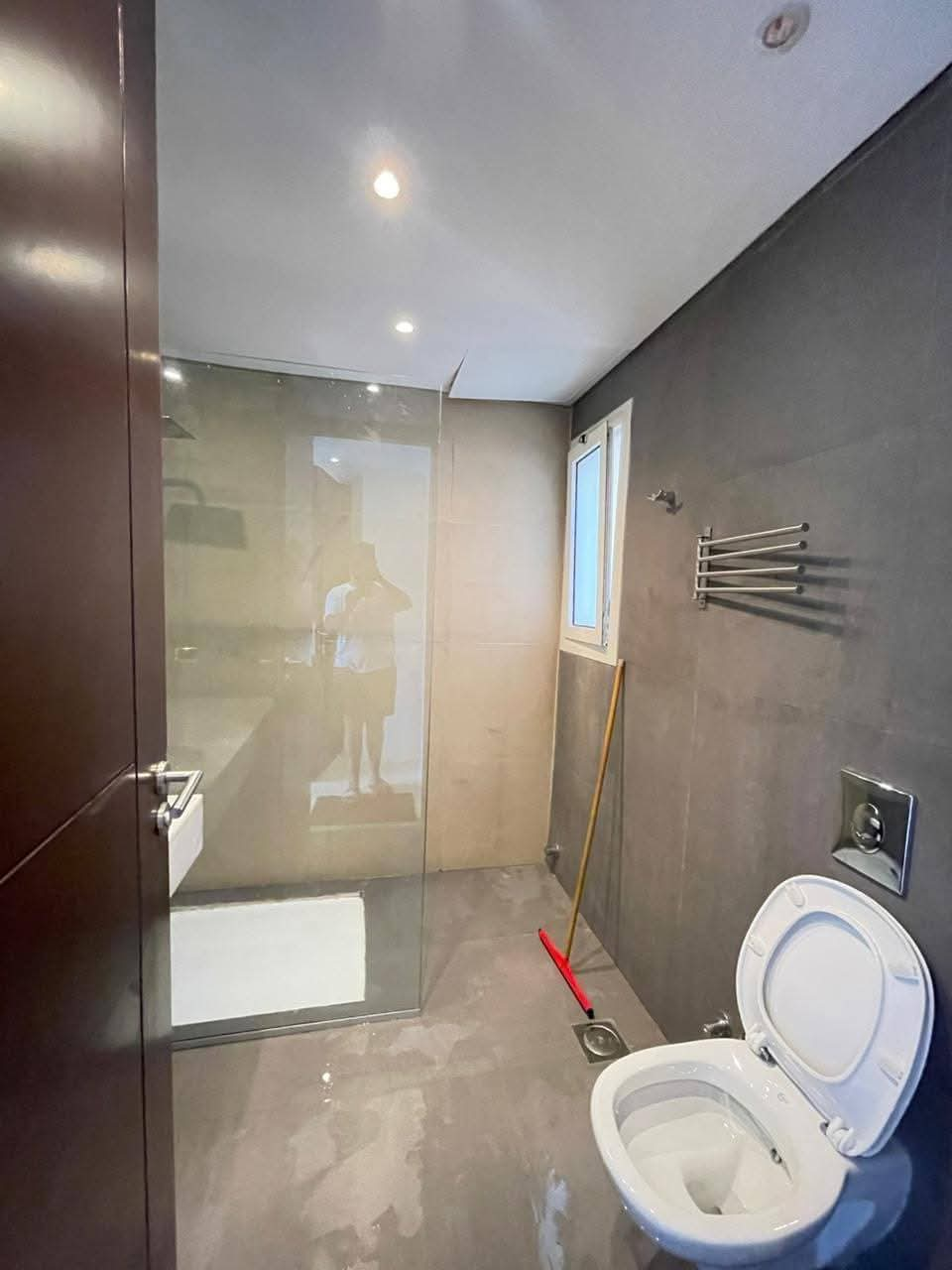 فيلا الايجار اول صف بحيره وحمام سباحه خاص بفرش راقي 5 نــــــــــوم 