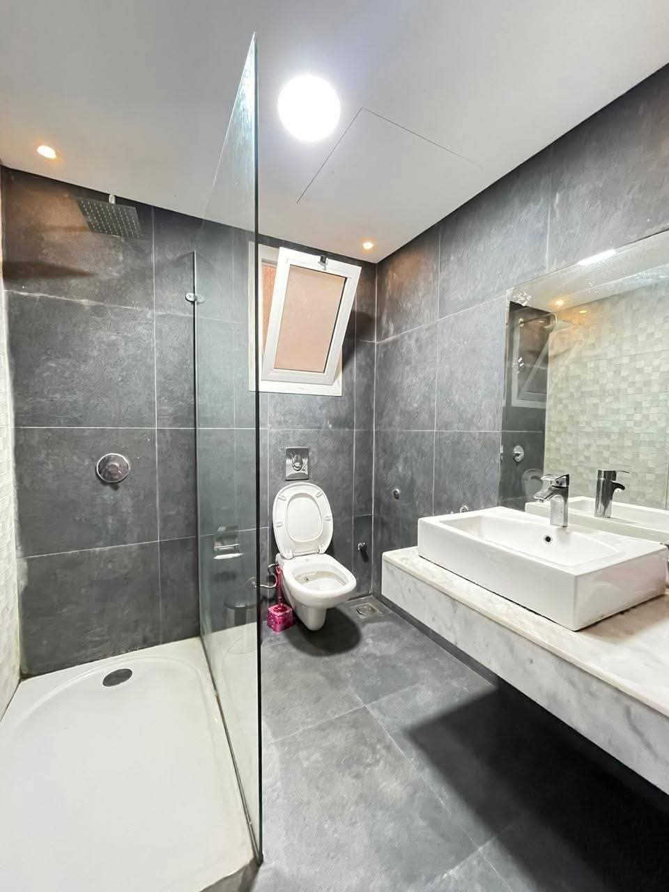 فيلا الايجار اول صف بحيره وحمام سباحه خاص بفرش راقي 5 نــــــــــوم 