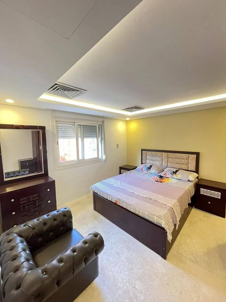 فيلا الايجار اول صف بحيره وحمام سباحه خاص بفرش راقي 5 نــــــــــوم 