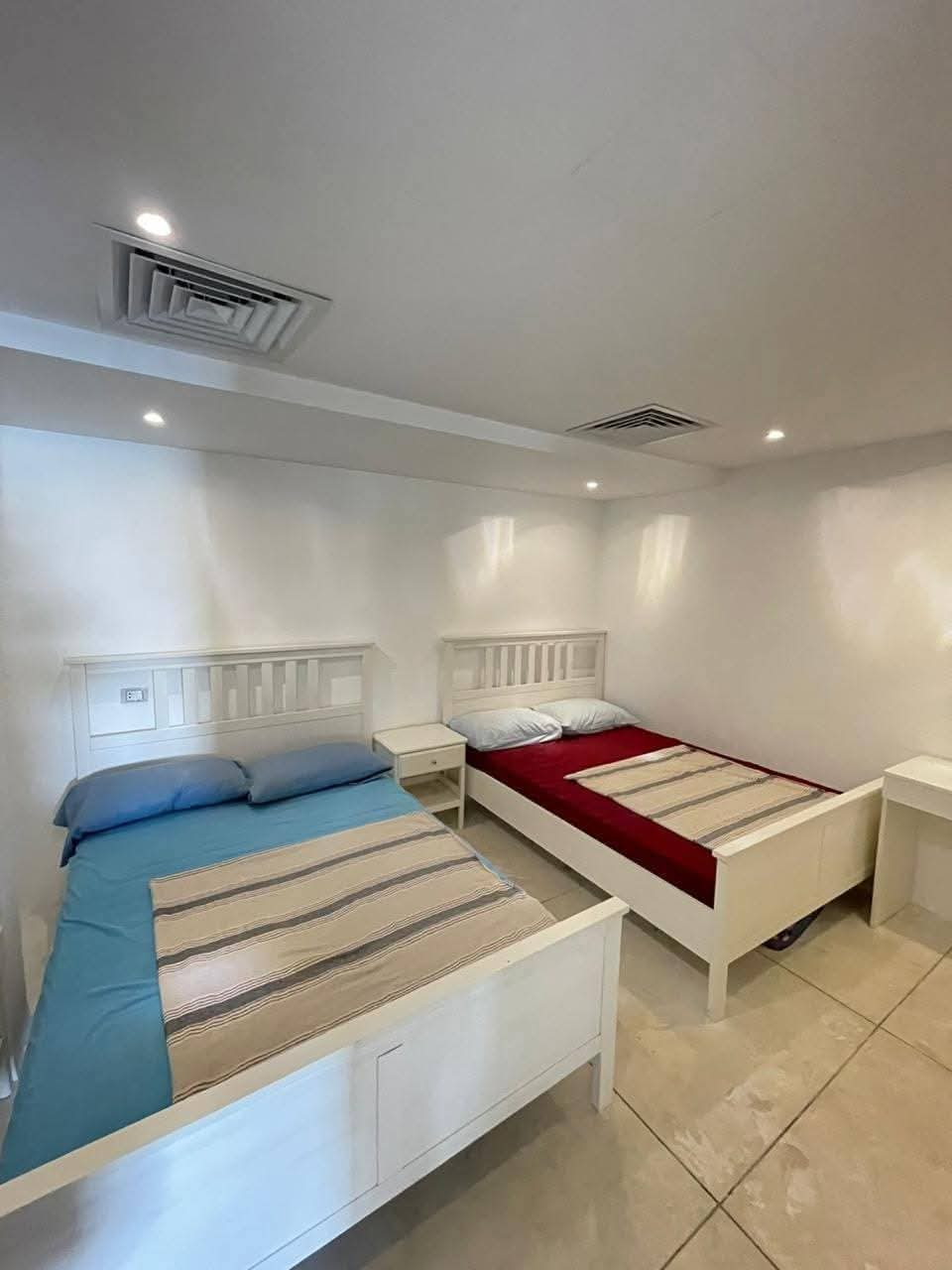 فيلا الايجار اول صف بحيره وحمام سباحه خاص بفرش راقي 5 نــــــــــوم 