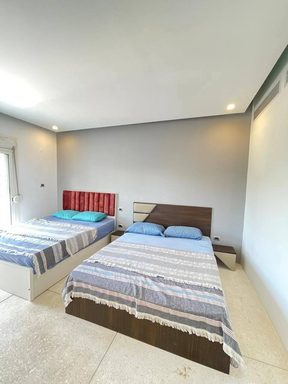 فيلا الايجار اول صف بحيره وحمام سباحه خاص بفرش راقي 5 نــــــــــوم 