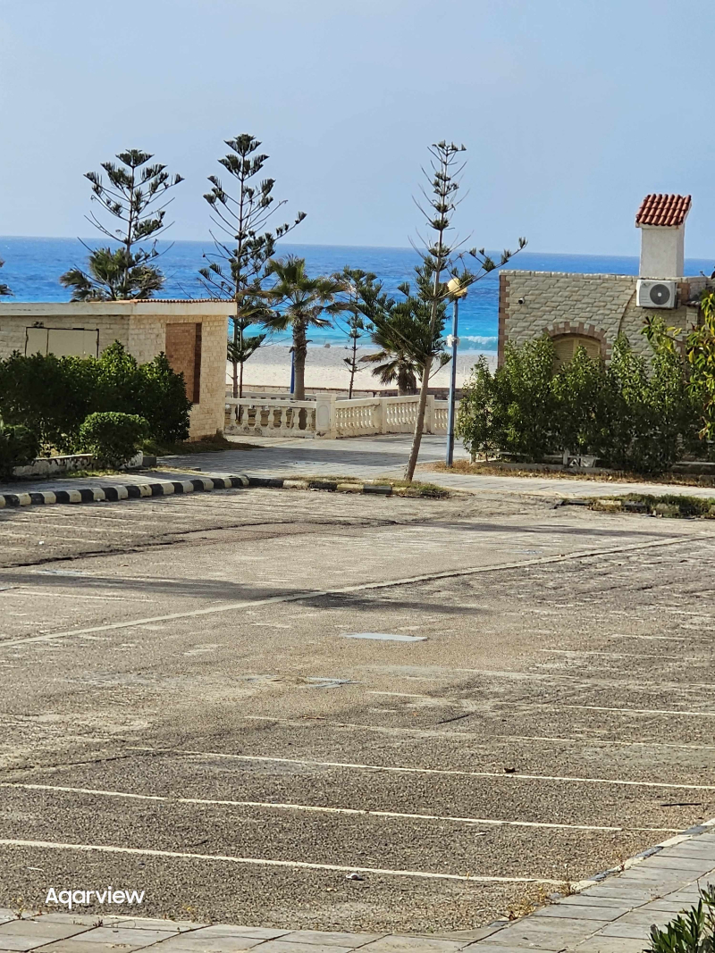 شاليه ارضي خاص للبيع بالساحل تشطيب سوبر لوكس فيو بحر في قرية المنتزة الكيلو 80