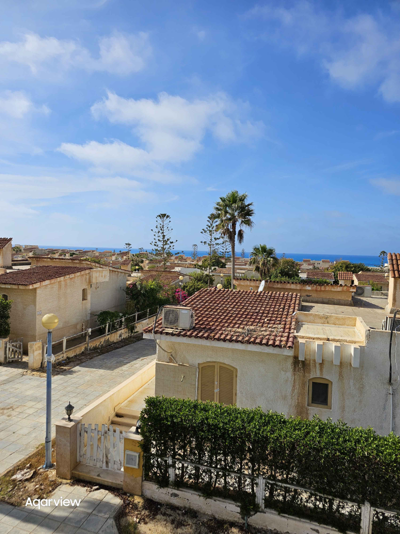 شاليه اول علوي فيو بحر تشطيب سوبر لوكس في قرية المنتزة الكيلو 80 الساحل الشمالي