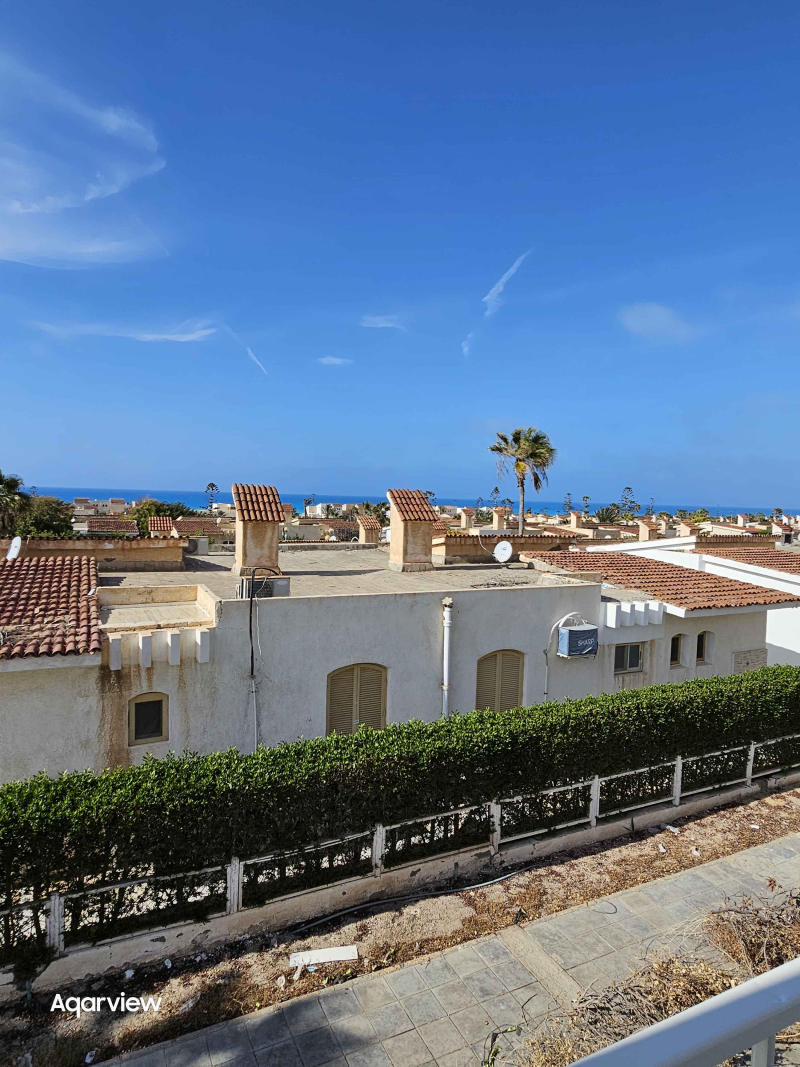 شاليه اول علوي فيو بحر تشطيب سوبر لوكس في قرية المنتزة الكيلو 80 الساحل الشمالي