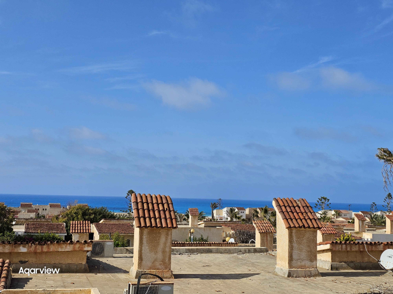 شاليه اول علوي فيو بحر تشطيب سوبر لوكس في قرية المنتزة الكيلو 80 الساحل الشمالي