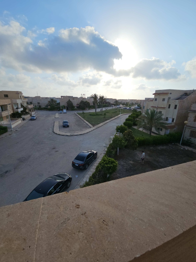 شاليه اول علوي بروف فيو بحر في قرية بدر الساحل الشمالي بالتقسيط