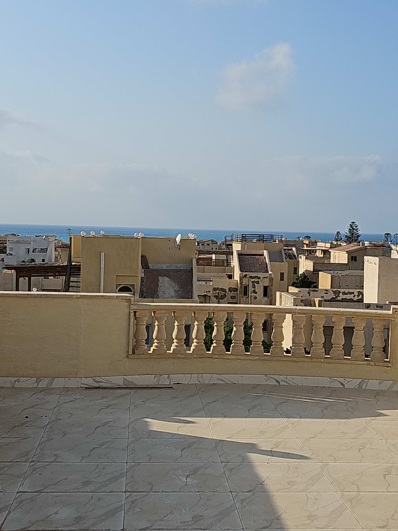 شاليه اول علوي بروف فيو بحر في قرية بدر الساحل الشمالي بالتقسيط