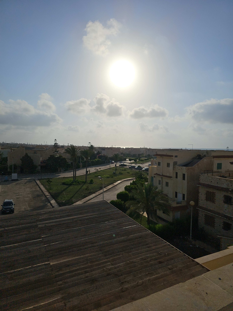 شاليه اول علوي بروف فيو بحر في قرية بدر الساحل الشمالي بالتقسيط