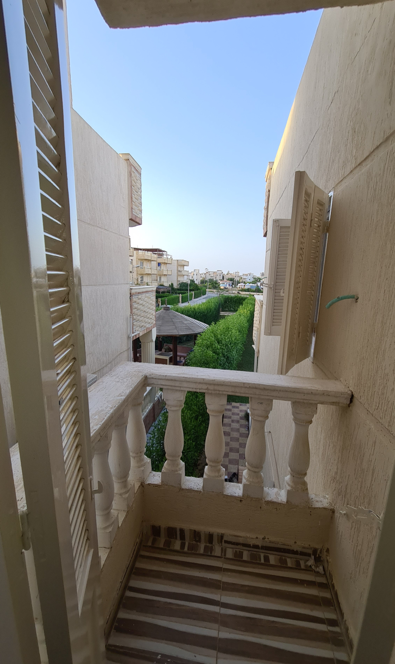 شاليه دوبلكس للبيع بالتقسيط وفيو بحر وحمام سباحه الرئيسي بالتقسيط في الساحل الشمالي