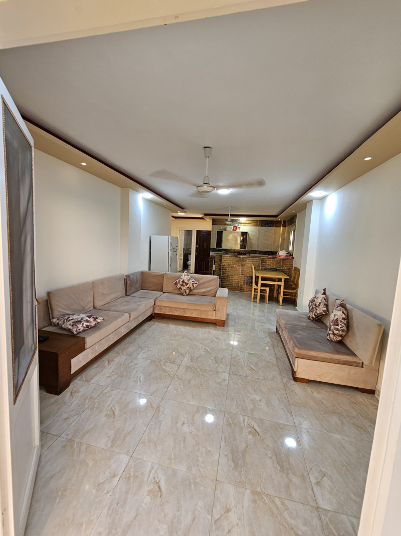 شاليه ارضي للبيع بالتقسيط وبالعفش والتكييفات في الساحل الشمال