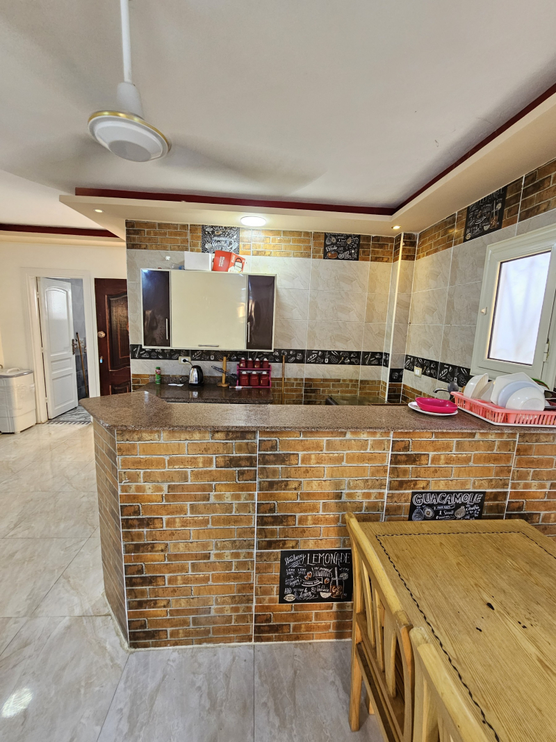 شاليه ارضي للبيع بالتقسيط وبالعفش والتكييفات في الساحل الشمال