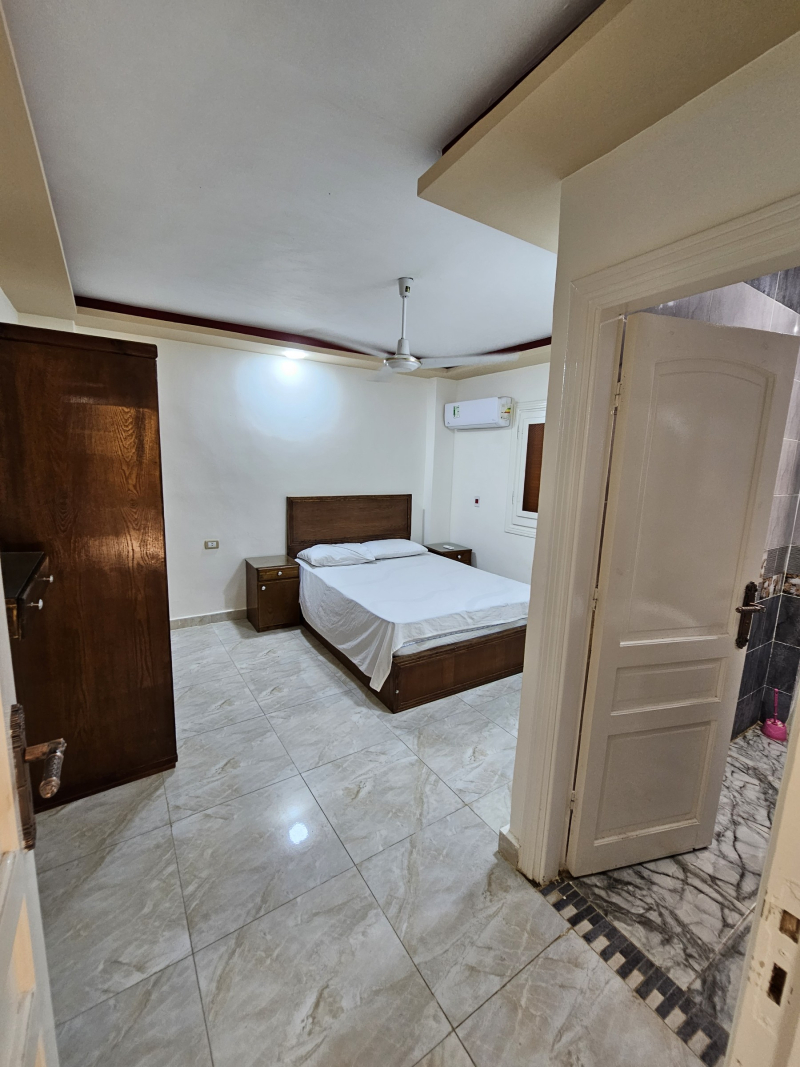 شاليه ارضي للبيع بالتقسيط وبالعفش والتكييفات في الساحل الشمال