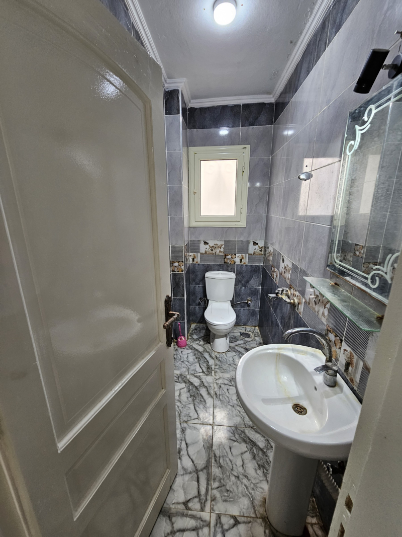 شاليه ارضي للبيع بالتقسيط وبالعفش والتكييفات في الساحل الشمال