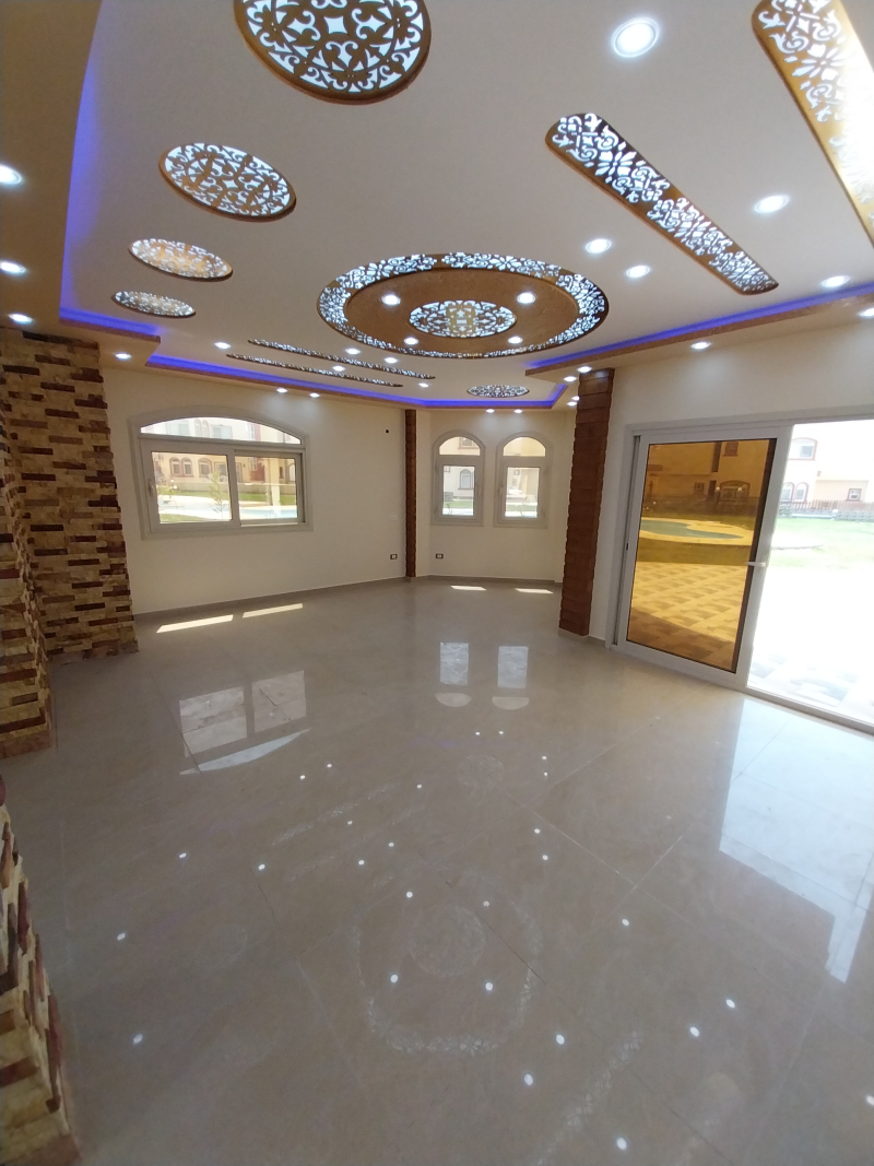 فيلا بالتقسيط فيو بحر وحمامات سباحه في الساحل الشمالي للمعاينه 01010704778