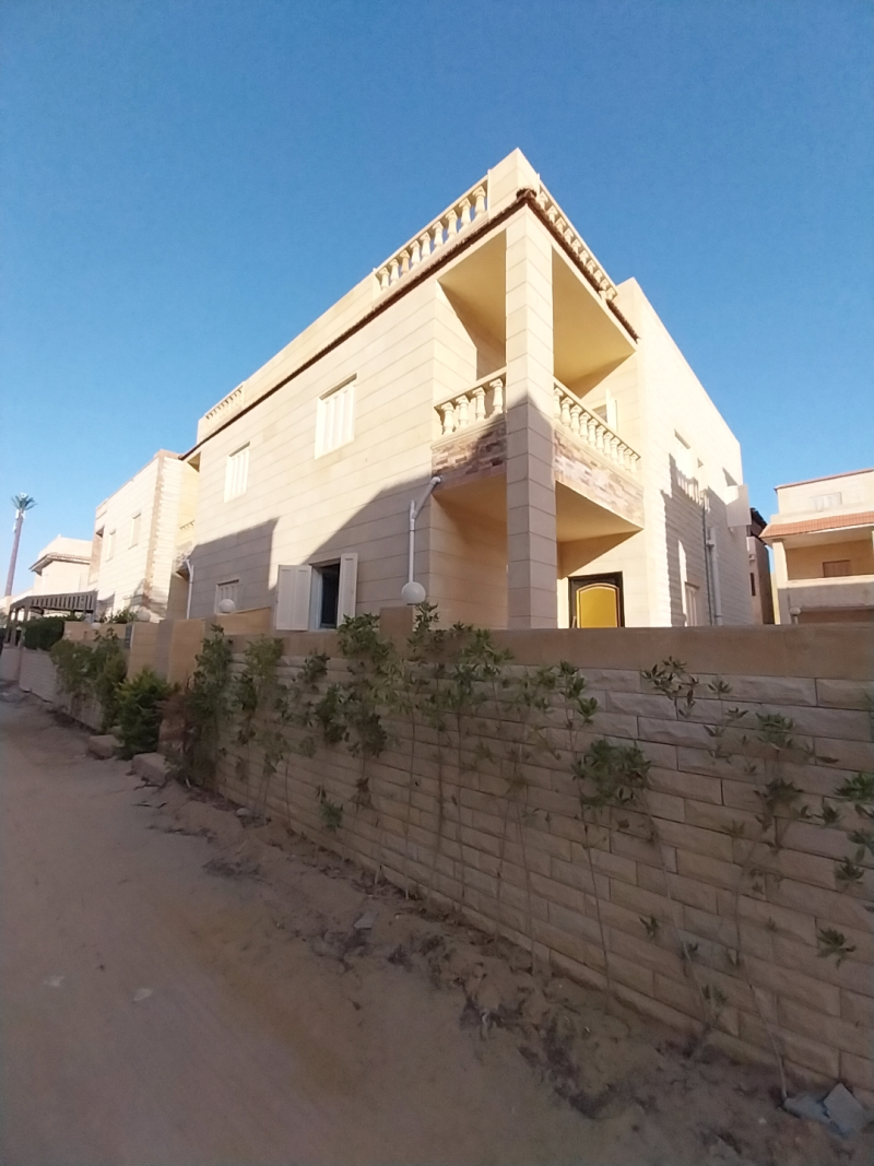 فيلا بحمام سباحة خاص للبيع بالتقسيط في الساحل الشمالي قرية حورس الكيلو 73