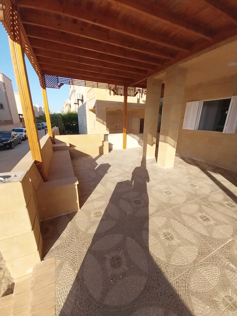 شاليه فيو بحر للبيع بالتقسيط في الساحل الشمالي قرية حورس الكيلو 73