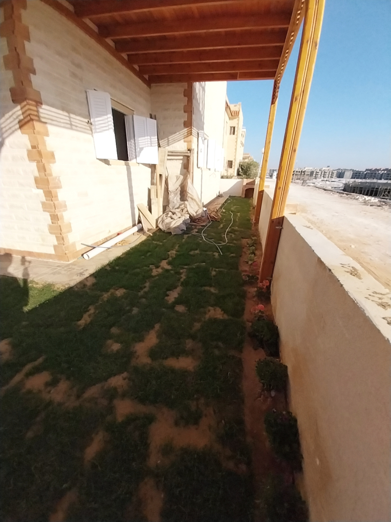 شاليه فيو بحر للبيع بالتقسيط في الساحل الشمالي قرية حورس الكيلو 73