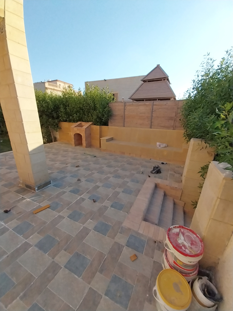 شاليه ارضي بحديقة علي حمام السباحه للبيع بالتقسيط في الساحل الشمالي