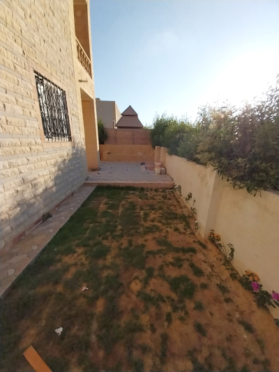 شاليه ارضي بحديقة علي حمام السباحه للبيع بالتقسيط في الساحل الشمالي