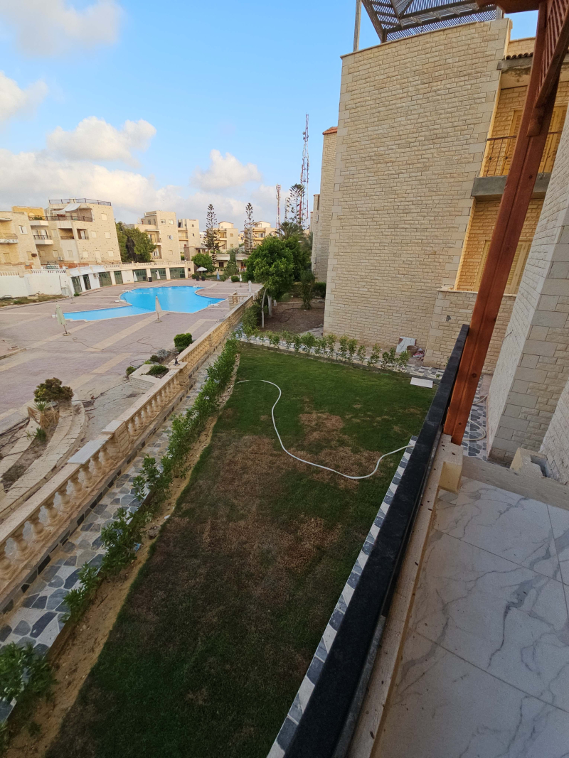 شاليه ارضي بحديقة فيو حمام السباحه الرئيس قرية بدر تشطيب الترا سوبر لوكس