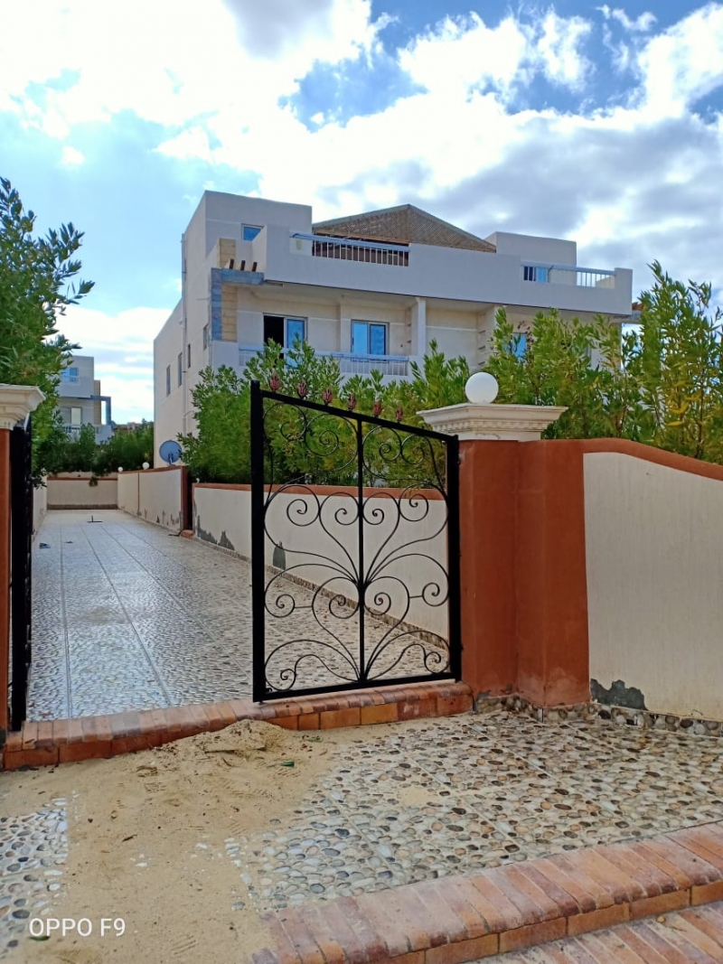 شالية بقرية الروضة  متر² اول علوى بروف