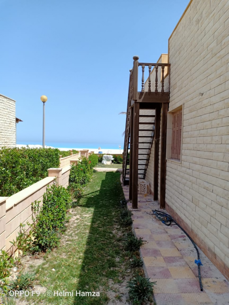 فيلا بقرية بدر  متر² ارضى بحديقة وروف