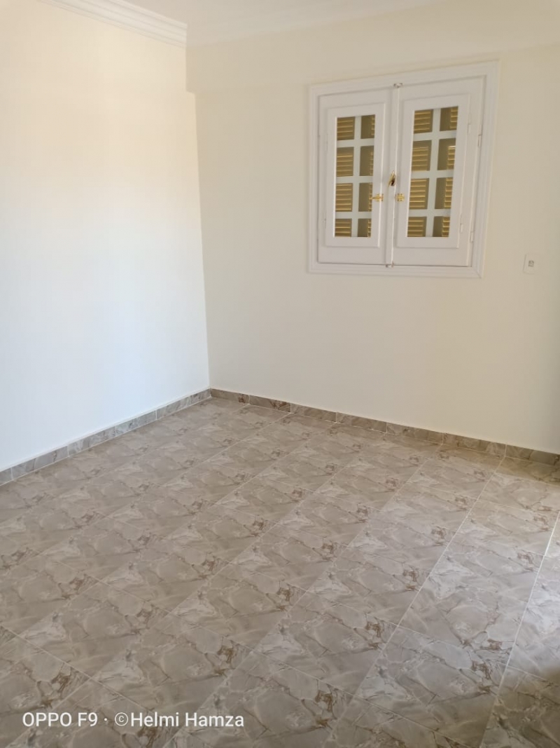 فيلا بقرية حورس  متر² دور ارضى بحديقة
