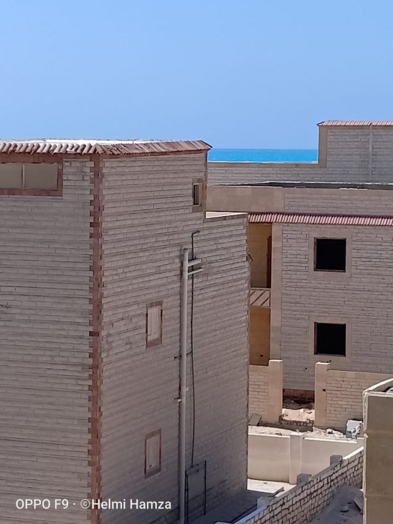 فيلا بقرية حورس  متر² دور ارضى بحديقة