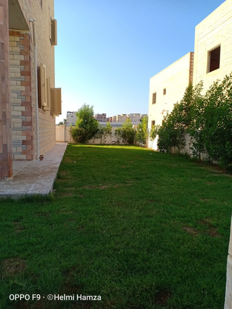 شالية بقرية حورس  متر² دور ارضى بحديقة