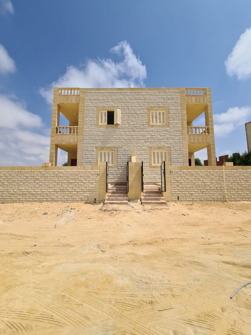 فيلا بقرية حورس  متر² ارضى بحديقة بروف وتراث