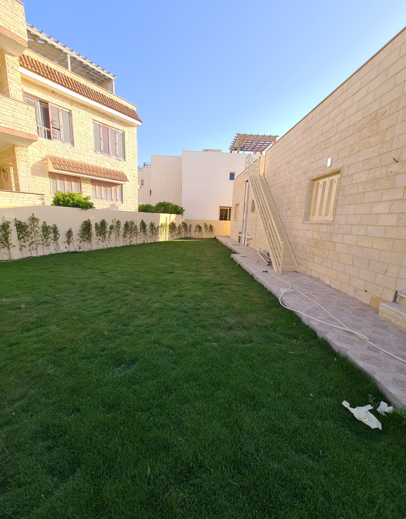 فيلا للبيع بالتقسيط تتميز بمساحه كبيره وفيو بحر الساحل_الشمالي