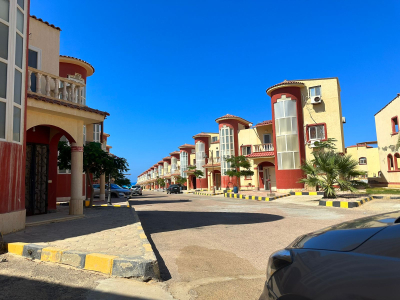 فيلا للبيع بالتقسيط في الساحل الشمالي قرية بيرلا مارينا