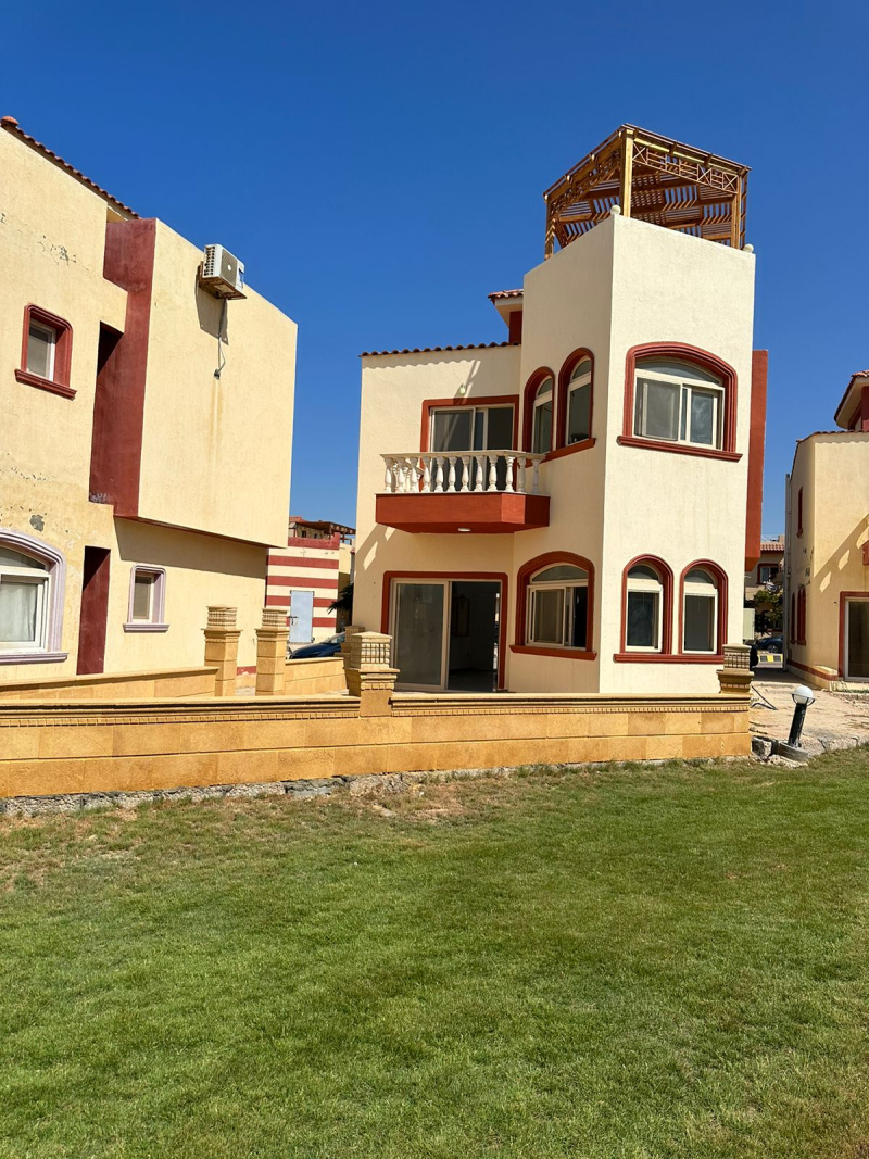 فيلا للبيع بالتقسيط في الساحل الشمالي قرية بيرلا مارينا