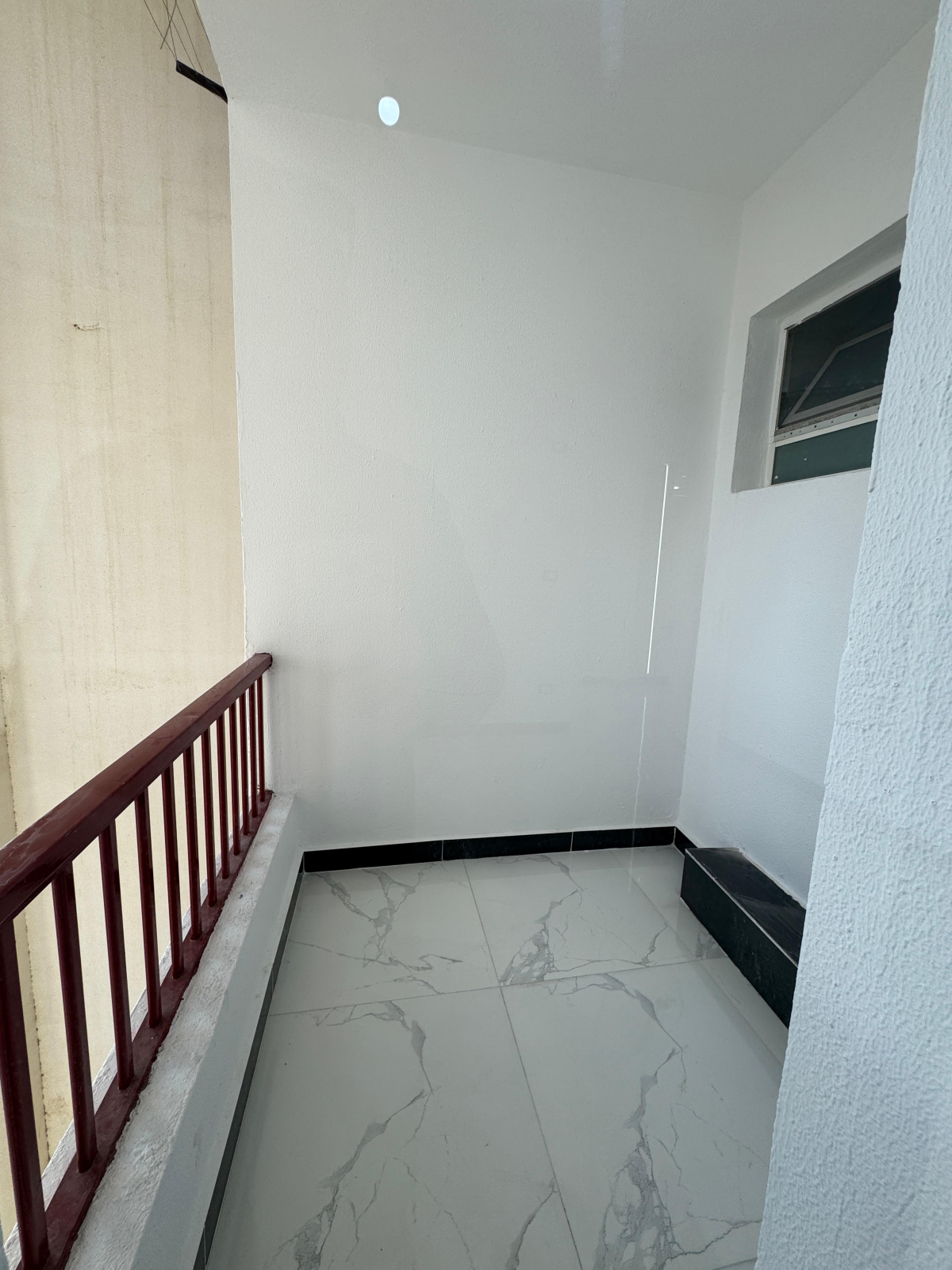 شاليه علوي فيو بحر تشطيب سوبر لوكس بالتقسيط والاستلام فوررري في الساحل الشمالي قرية بانوراما بيتش 