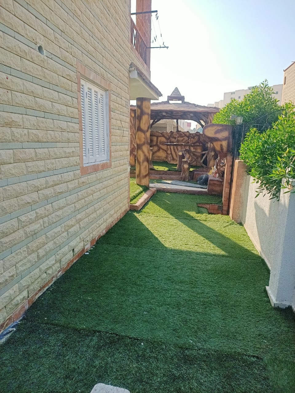 شاليه لقطه للبيع بحمام سباحه خاص والاستلام فوررري في الساحل الشمالي قرية حورس 