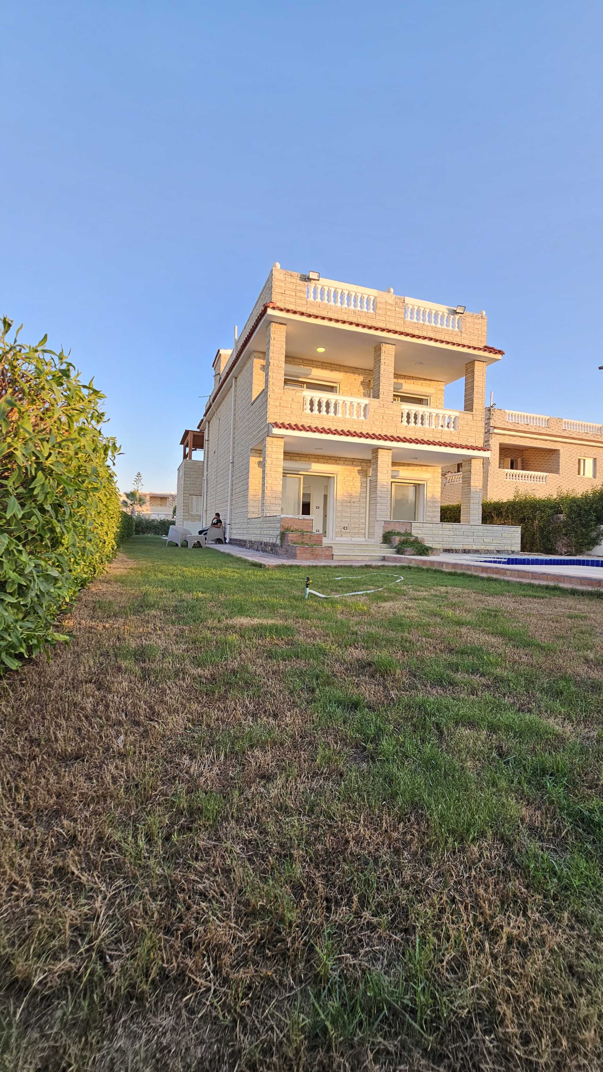 فيلا لقطه للبيع اول صف بحر وحمام سباحه خاص للفيلا بالساحل الشمالي بالتقسيط والاستلام فوررري 