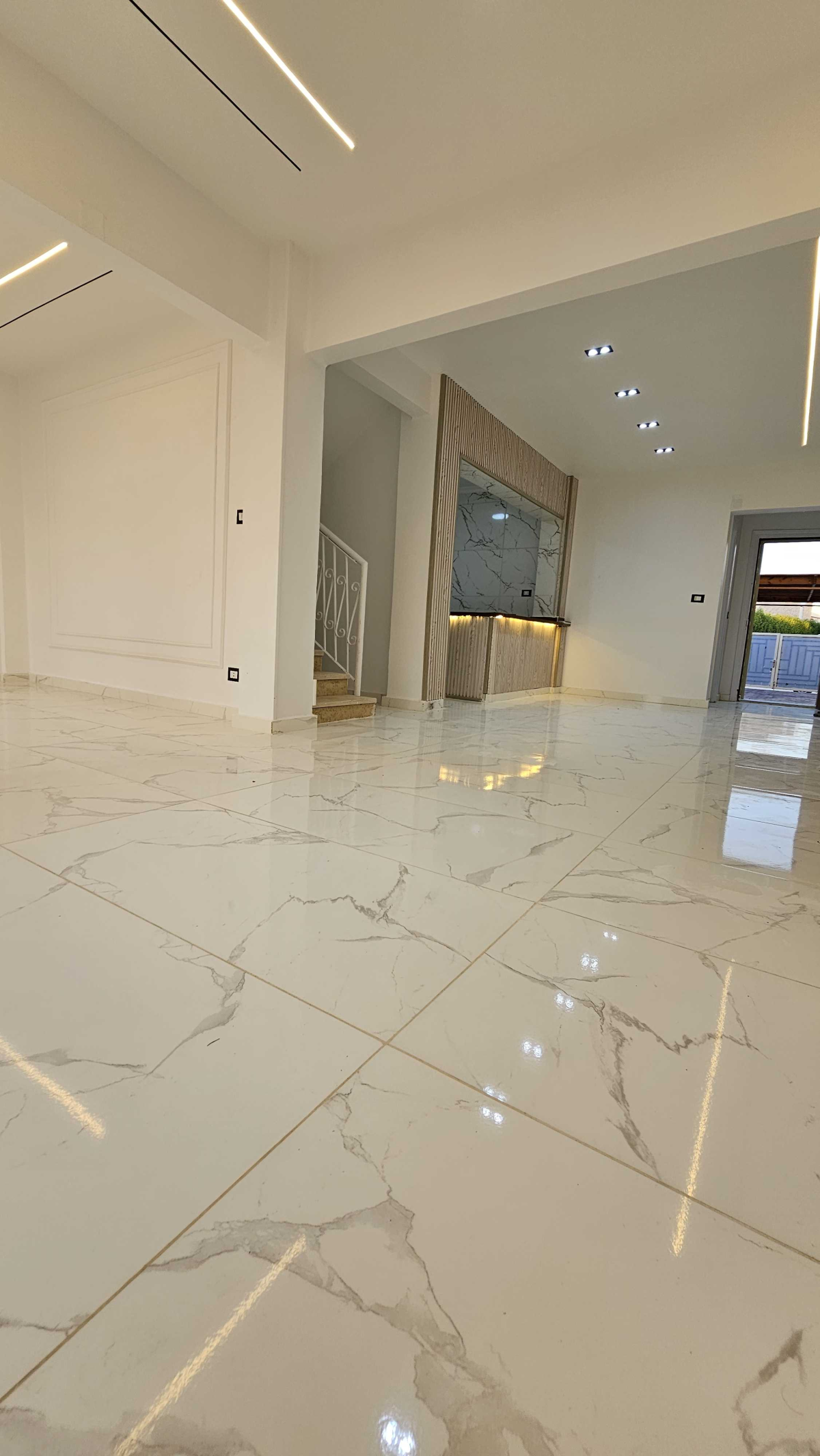 فيلا لقطه للبيع اول صف بحر وحمام سباحه خاص للفيلا بالساحل الشمالي بالتقسيط والاستلام فوررري 