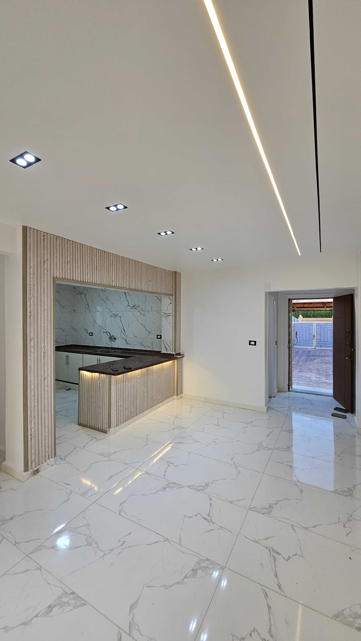 فيلا لقطه للبيع اول صف بحر وحمام سباحه خاص للفيلا بالساحل الشمالي بالتقسيط والاستلام فوررري 