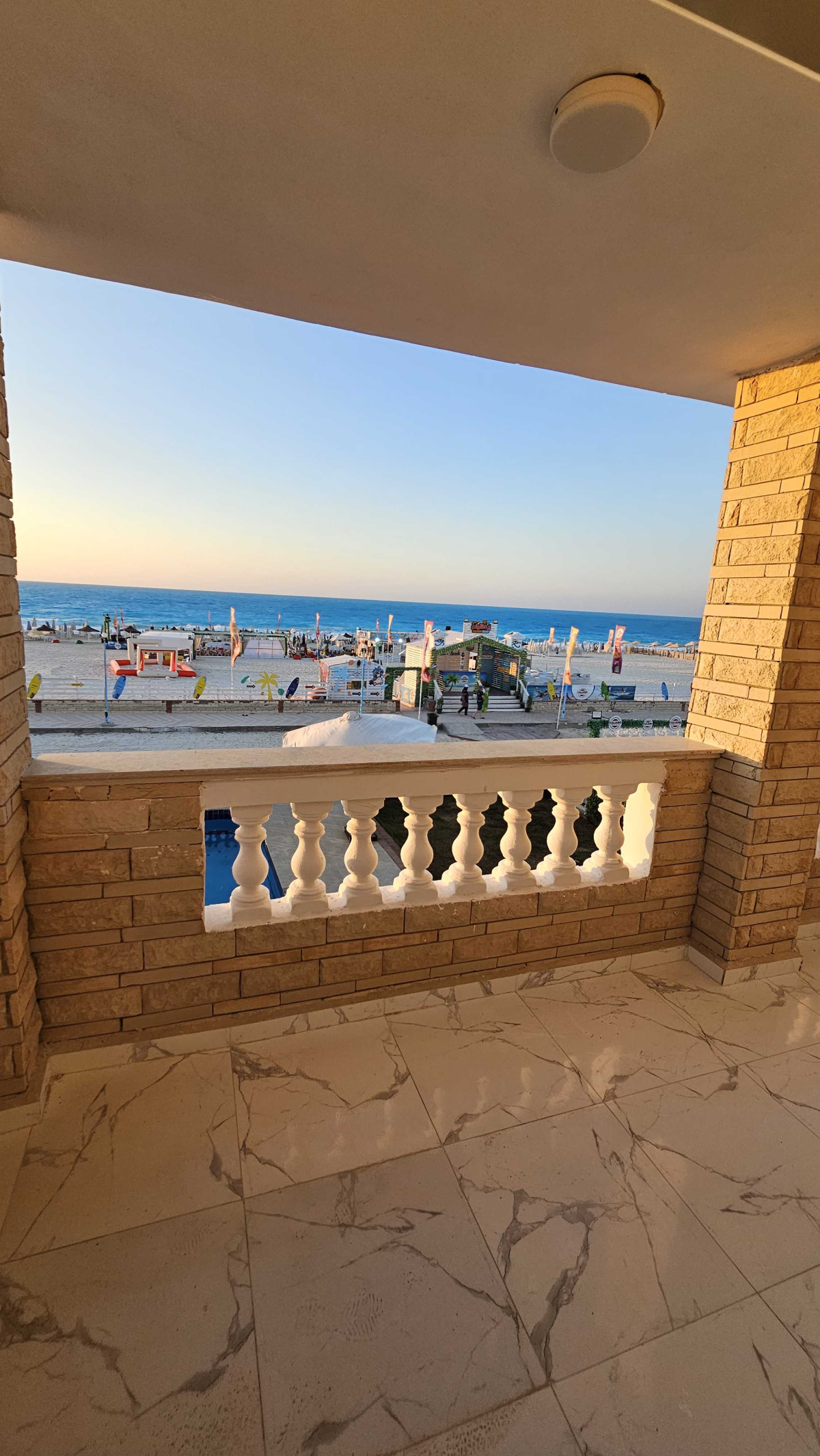 فيلا لقطه للبيع اول صف بحر وحمام سباحه خاص للفيلا بالساحل الشمالي بالتقسيط والاستلام فوررري 