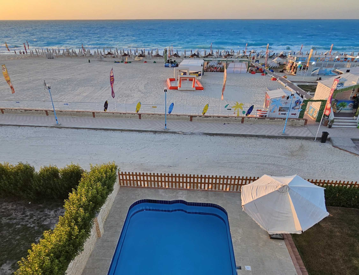 فيلا لقطه للبيع اول صف بحر وحمام سباحه خاص للفيلا بالساحل الشمالي بالتقسيط والاستلام فوررري 