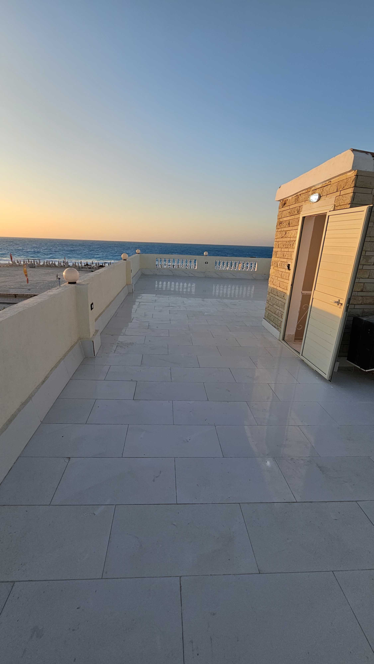 فيلا لقطه للبيع اول صف بحر وحمام سباحه خاص للفيلا بالساحل الشمالي بالتقسيط والاستلام فوررري 